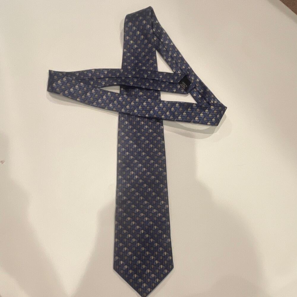 Stafford Men's Blue/Gold‎ Geometric Silk Classic Woven Tie w/ Logo Accent